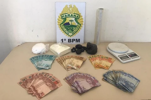 PM fecha ponto de drogas e detém mulher no Cará-Cará