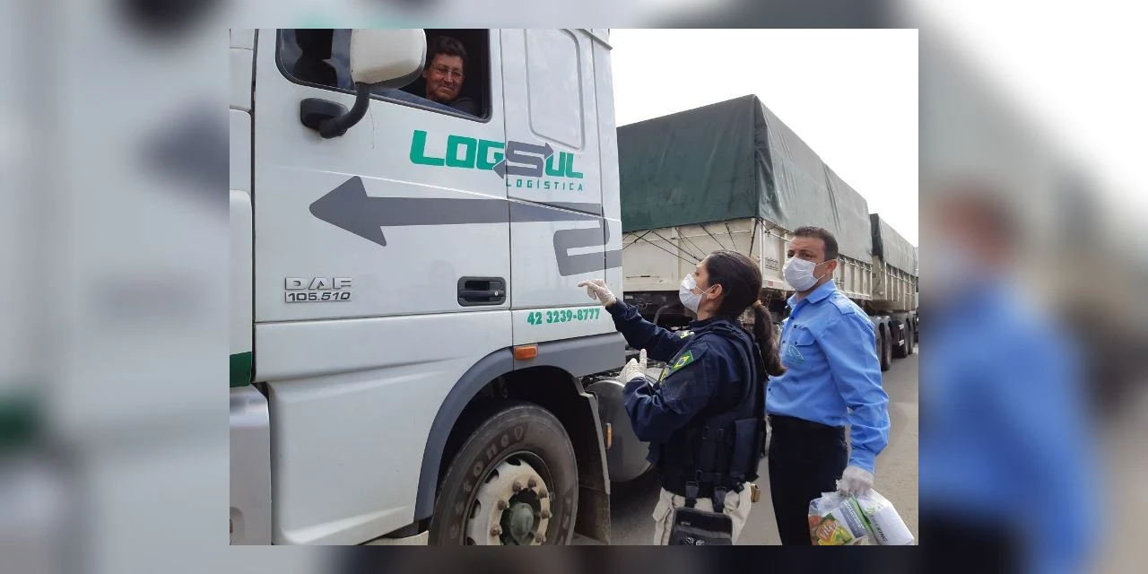 PRF participa de Operações de Distribuição de Kits Higiene Pessoal e Alimentos para motorista