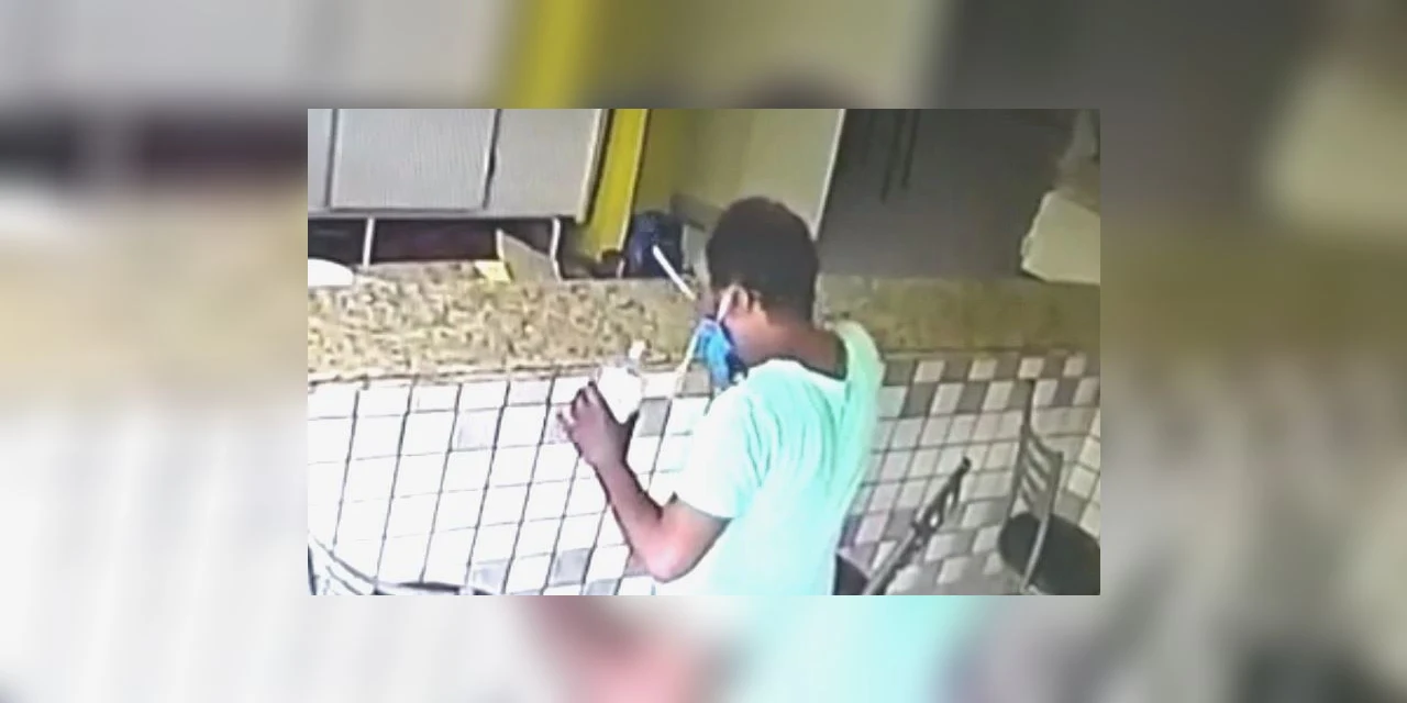 Vídeo | Homem é flagrado tomando álcool em gel de panificadora em PG