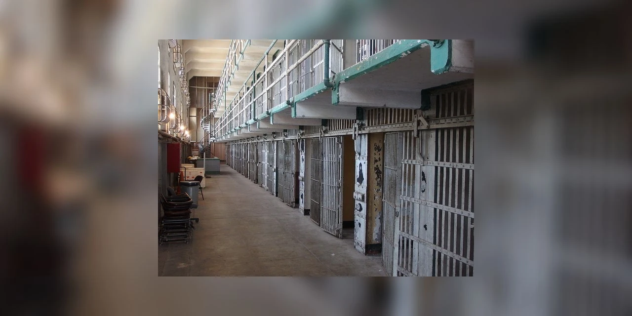 Presos por crimes graves estão sendo colocados em prisão domiciliar