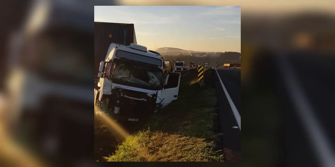 Colisão traseira deixa transito lento no Distrito Industrial