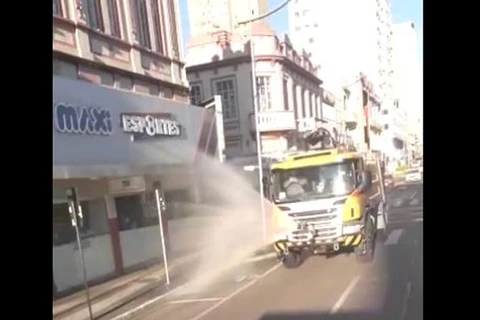 Vídeo mostra 'Carro de Combate ao Covid-19' iniciando trabalhos em Ponta Grossa