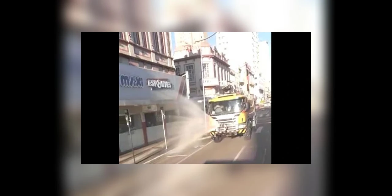 Vídeo mostra 'Carro de Combate ao Covid-19' iniciando trabalhos em Ponta Grossa
