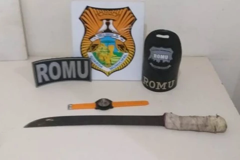 Procurado por roubo agravado é preso com facão na cintura em PG