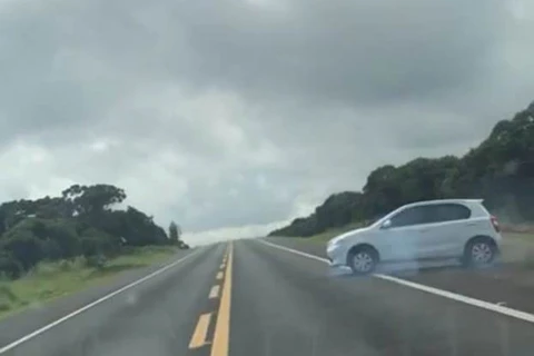 PRF apreende mais de 300 Kg de maconha e veiculo roubado após perseguição na BR-277; video!