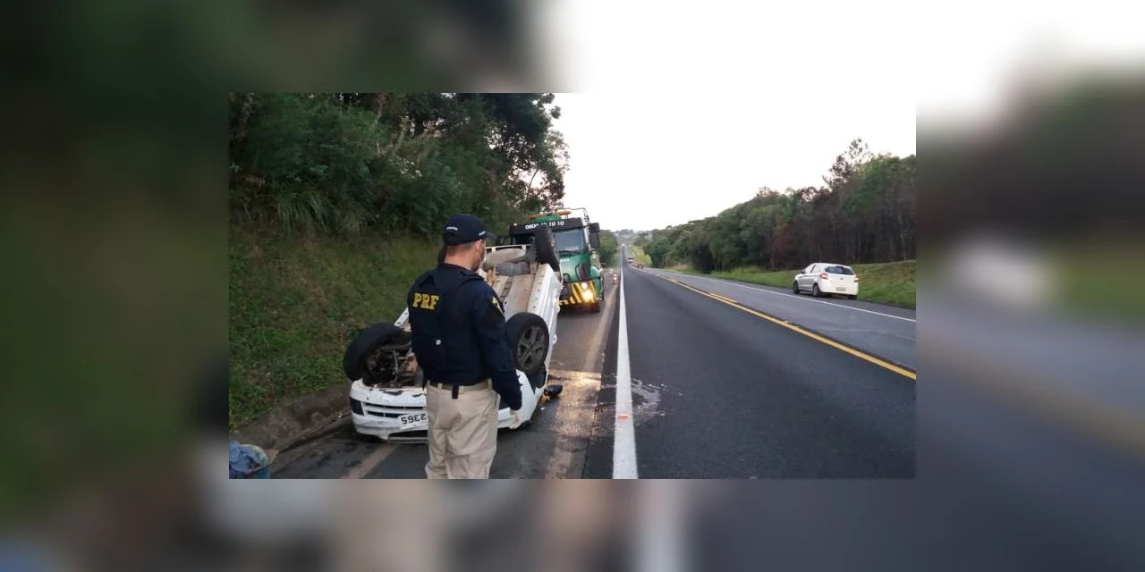 Motorista perde controle de direção e veiculo capota na BR-373