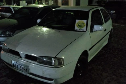 Homem é flagrado no Contorno conduzindo veículo roubado na capital