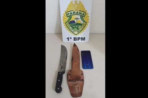 Armado de facão, individuo é detido por populares depois de roubar motorista de aplicativo