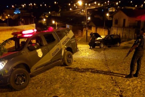 Viatura da GM sofre acidente depois de intensa perseguição policial em PG