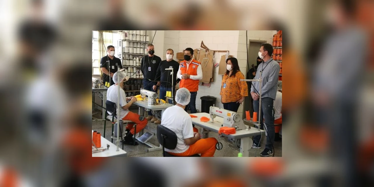 Prefeitura recebe máscaras confeccionadas por detentos do DEPEN