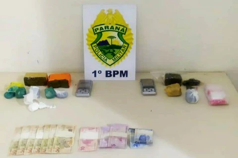 PM apreende maconha, cocaína e 5 pessoas na Nova Russia