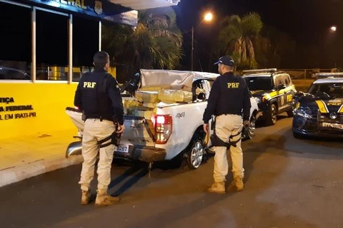 PRF apreende 1 tonelada de maconha em Iratí (PR)