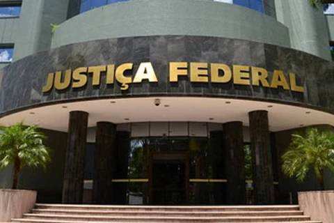 Justiça Federal do Paraná bloqueia 10% do salário de políticos investigados na Lava Jato