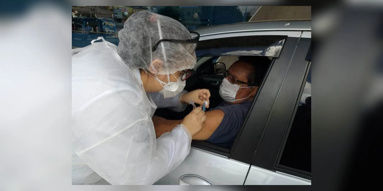 Prefeitura organiza drive thru para imunização de doentes crônicos