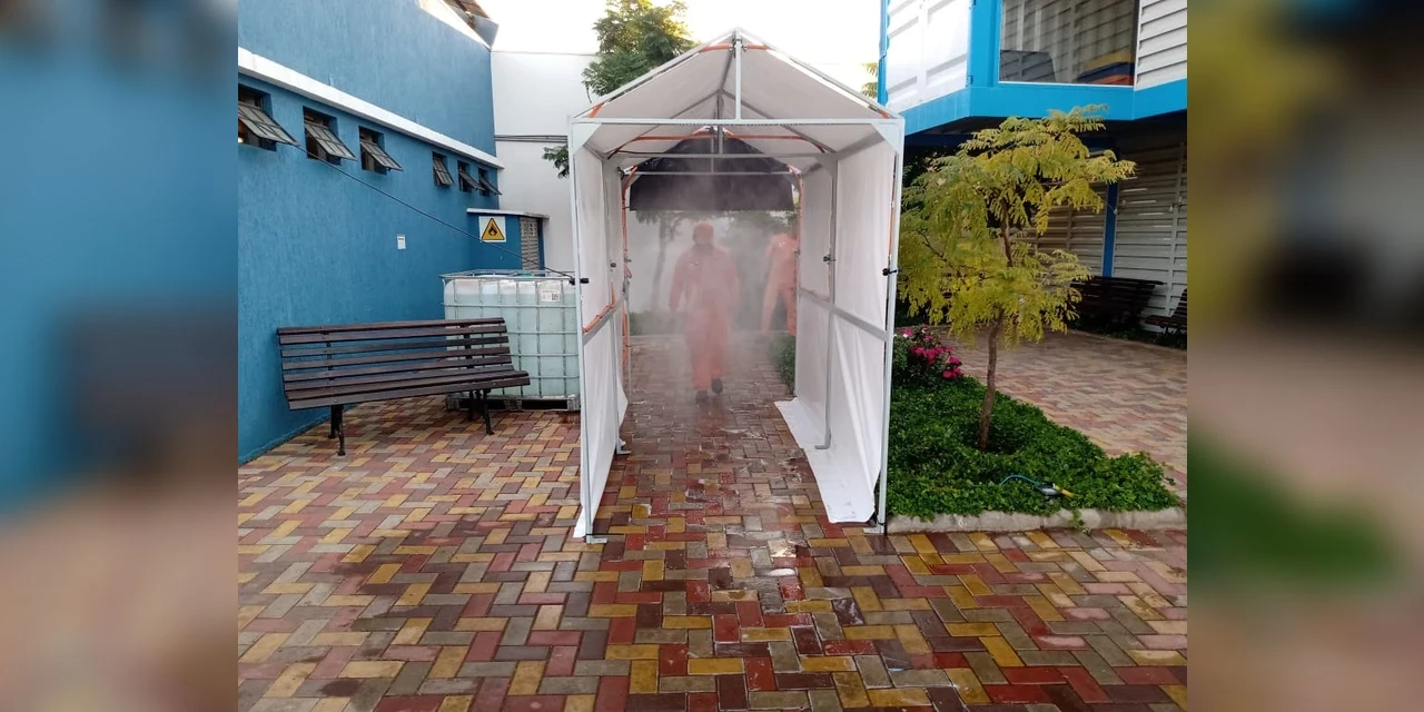 Grupo Philus implanta cabine de desinfecção para colaboradores como medida de segurança contra o coronavírus