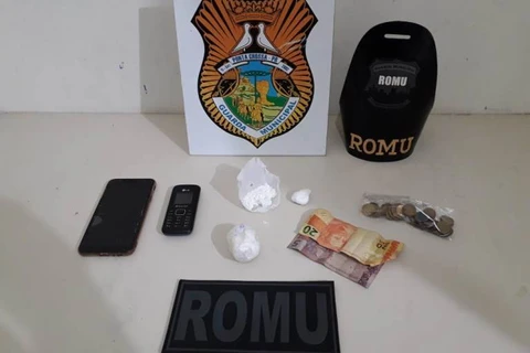 Mulher é apreendida com cocaína dentro do calção em Oficinas