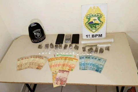 Policia fecha ponto de drogas, apreende maconha, LSD, cocaína e ecstasy na Nova Russia