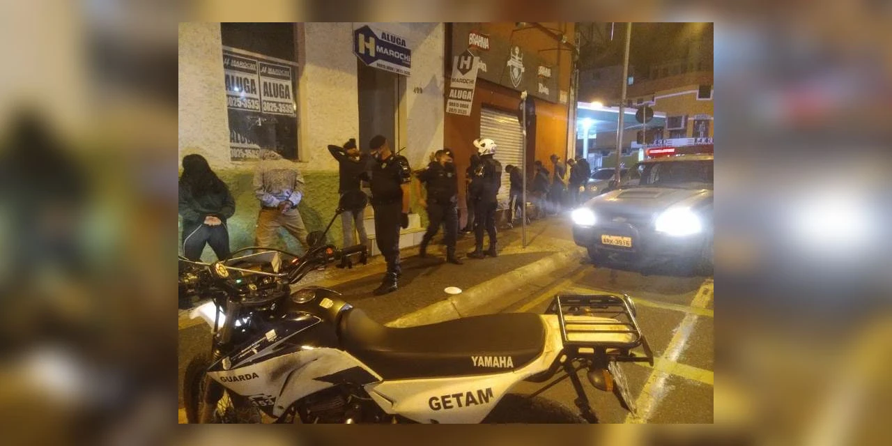 Jovens são autuados por não usarem máscaras e causar aglomeração em PG