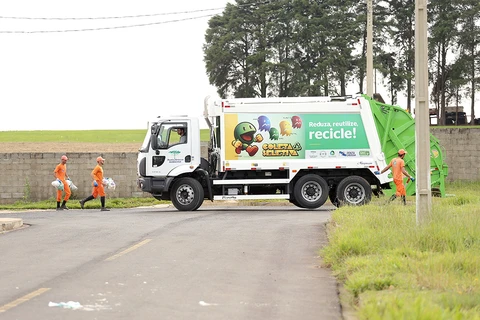 Neste Dia do Gari, entenda como funciona o trabalho e dia a dia destes profissionais