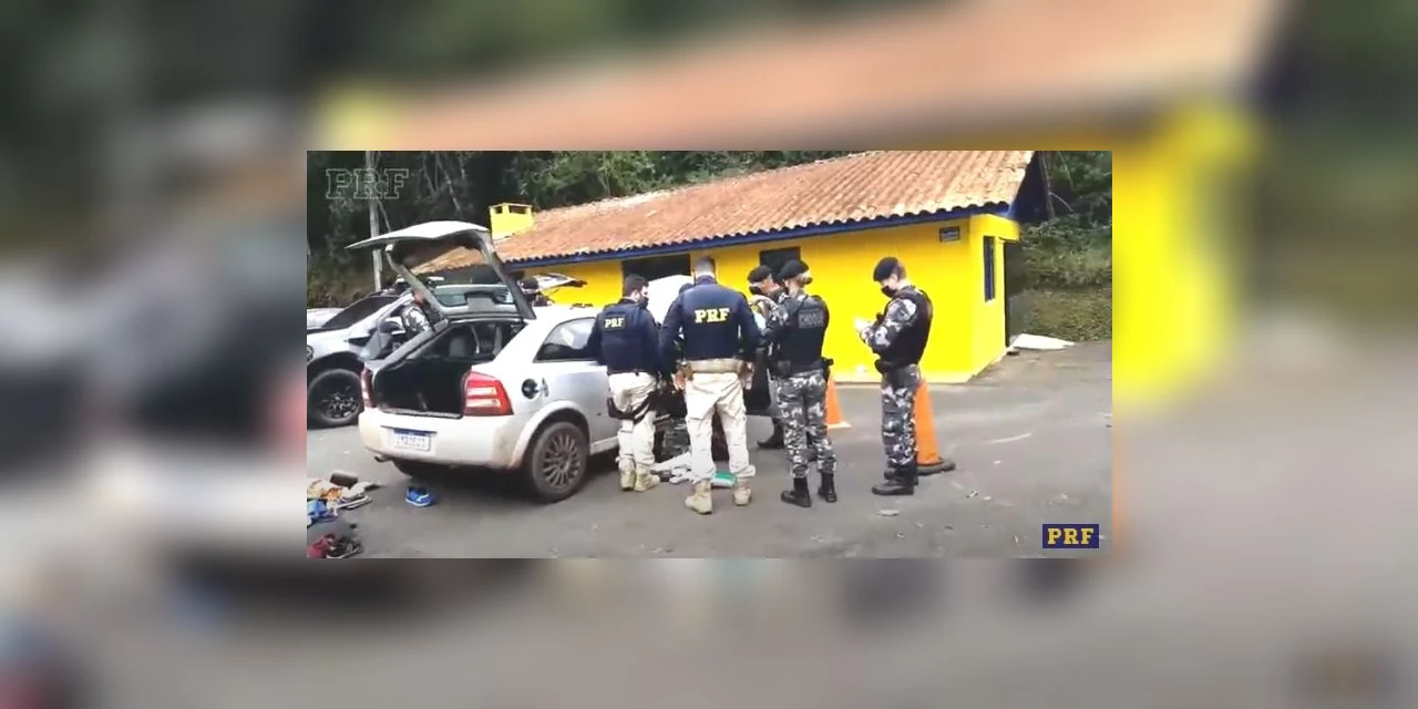 Operação conjunta entre PRF e PM apreende 30 kg de maconha com casal em PG