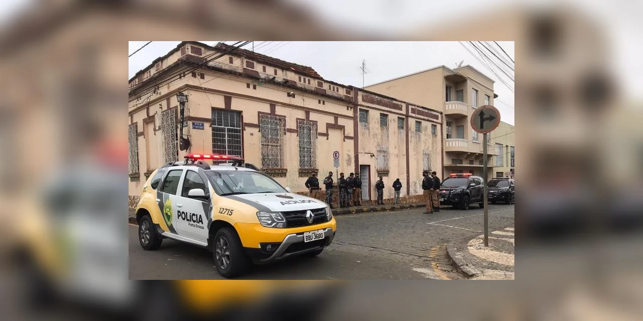 Hotel no centro de PG é interditado durante operação policial; 12 pessoas foram presas