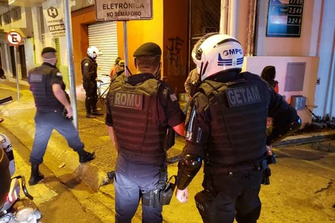 Acionada por denúncia de aglomeração de pessoas, GM efetua prisão por tráfico de drogas em PG