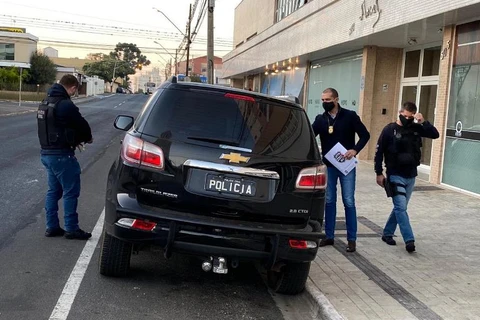 Policia Civil cumpre mandados contra fraude em licitação de R$ 10 milhões no Paraná e SC