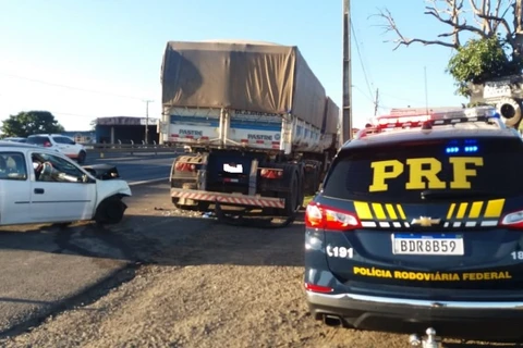 Condutora sem CNH se envolve em acidente na Presidente Kennedy e fica em estado grave