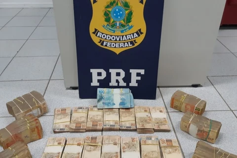 Operação Tamoio da PRF apreende mais de R$ 200 mil sem origem em Tibagi