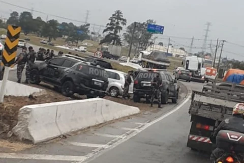 Criminoso com carro roubado morre em confronto com a Rone em Curitiba