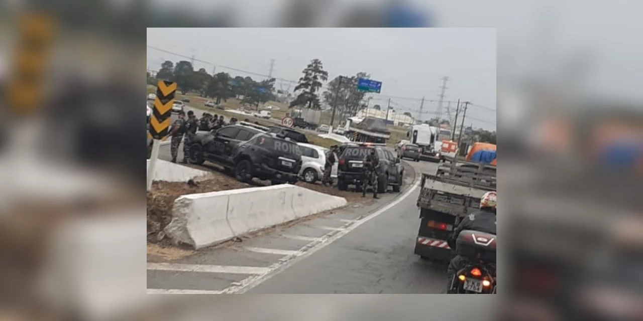Criminoso com carro roubado morre em confronto com a Rone em Curitiba