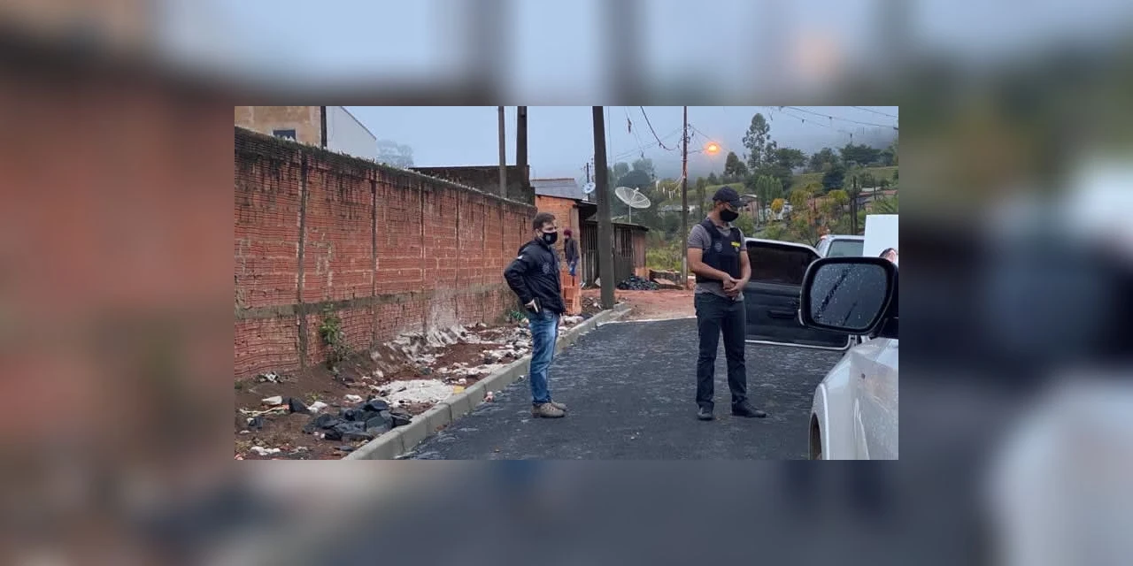 Polícia civil cumpre mandados em Jaguariaíva e prende 05 pessoas