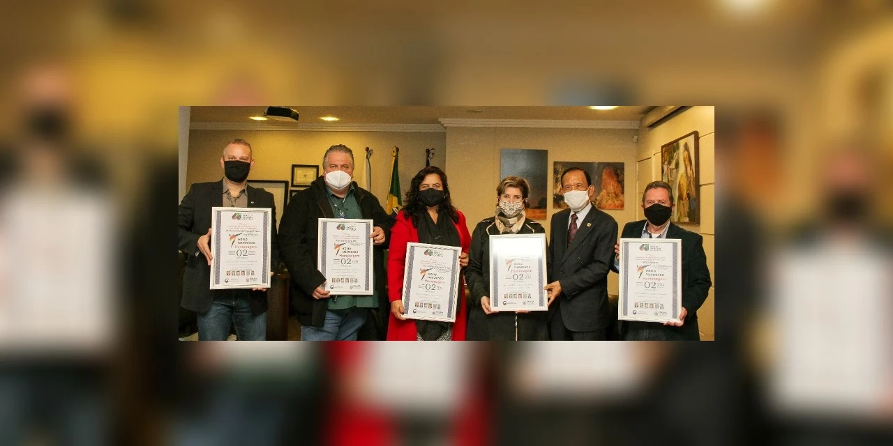 Prefeitura recebe honra ao mérito por contribuição em Campeonato de Taekwondo