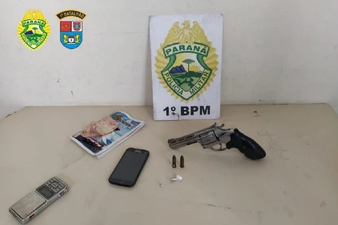 Dupla é detida pela PM com arma, crack e cocaína na Nova Russia