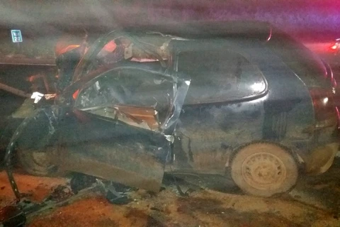 Colisão frontal entre caminhão e carro deixa três mortes em Tibagi