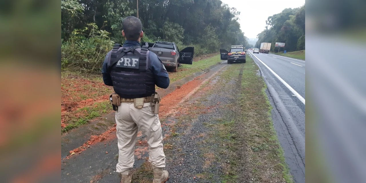PRF troca tiros com traficante e apreende mais de meia tonelada de maconha na BR-277