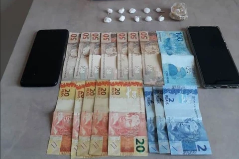 Dupla é detida com cocaína e crack em Castro