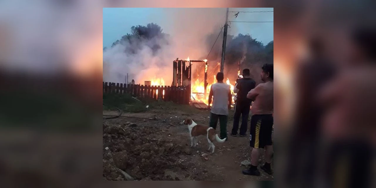 Mulher é levada ao hospital em estado grave após incêndio em residencia