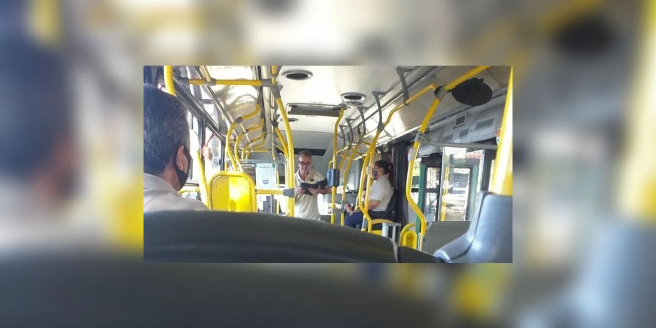 Homem traz 'mensagem de paz' em ônibus da VCG e passageiros agradecem
