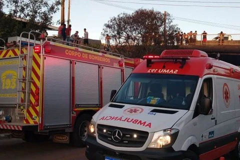 Carro carregado de maconha cai de viaduto em PG, após perseguição policial