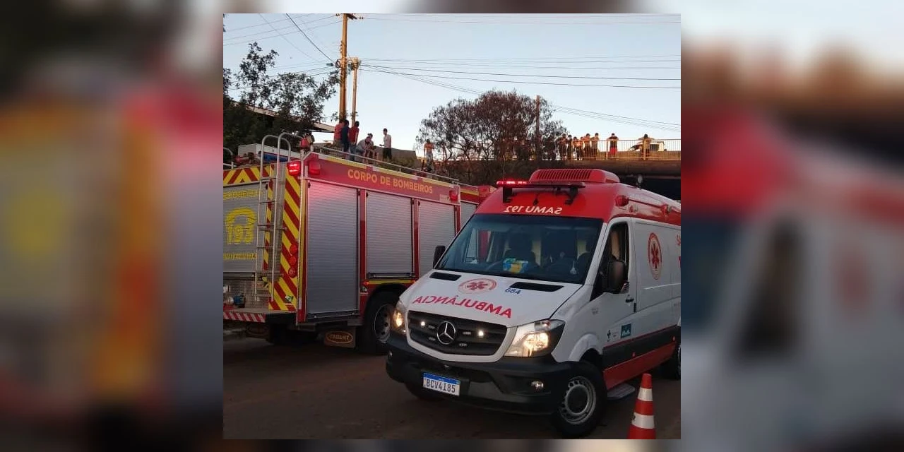 Carro carregado de maconha cai de viaduto em PG, após perseguição policial