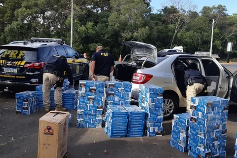 PRF prende trio e apreende R$ 60 mil em cigarros contrabandeados em Tibagi