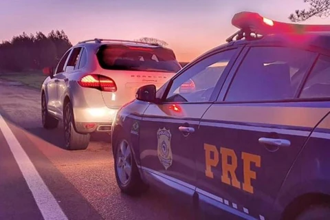 Homem é preso  dirigindo Porsche furtado no RS; carro avaliado acima de R$ 450 mil