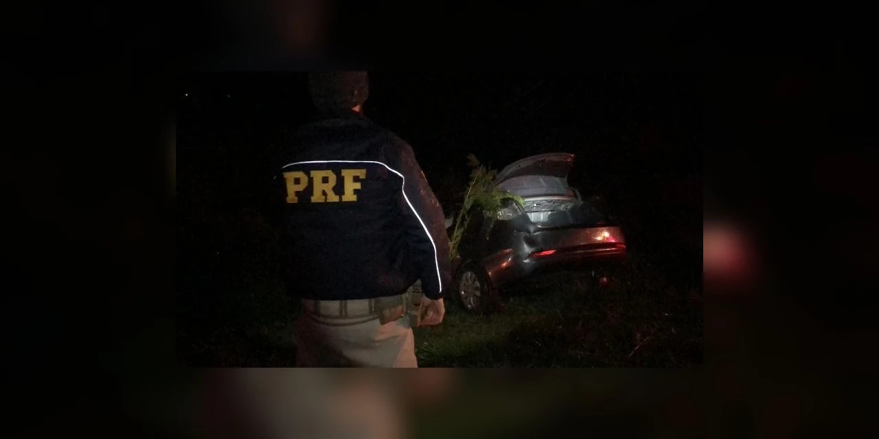 Após perseguição PRF recupera veiculo roubado na BR-277