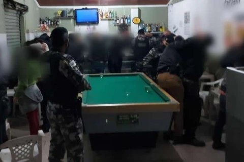 Fiscalização de combate ao covid-19 notifica 6 estabelecimentos comerciais na madrugada