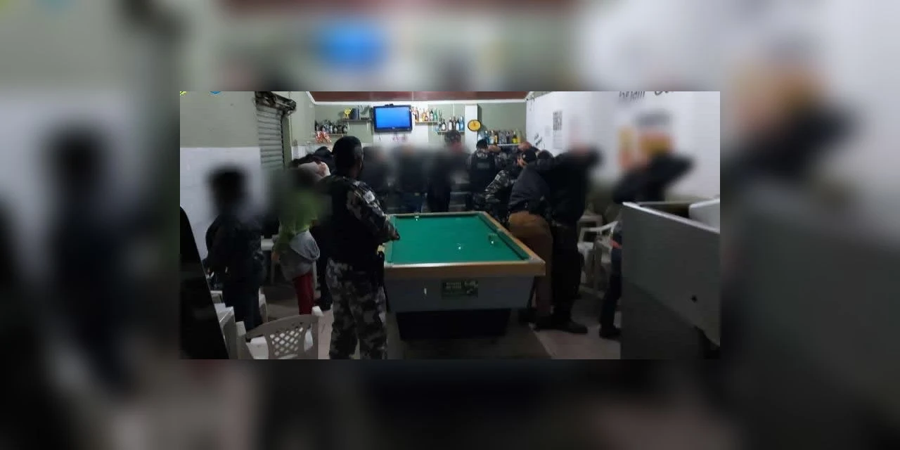 Fiscalização de combate ao covid-19 notifica 6 estabelecimentos comerciais na madrugada