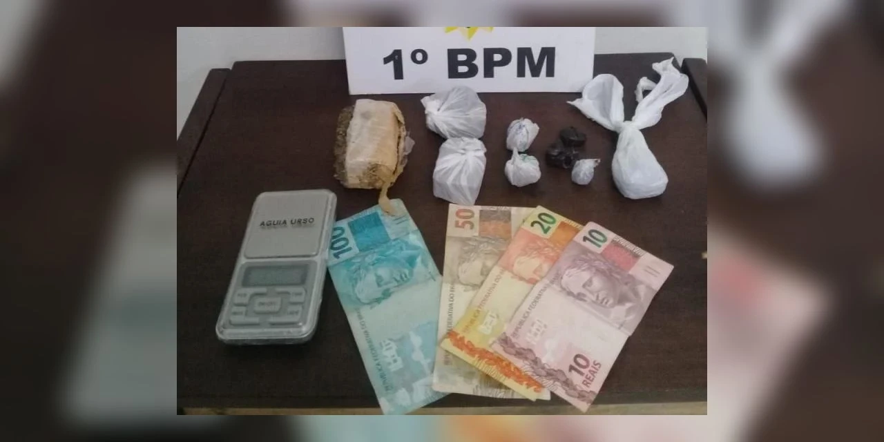Rapaz é preso com maconha, balança de precisão e dinheiro