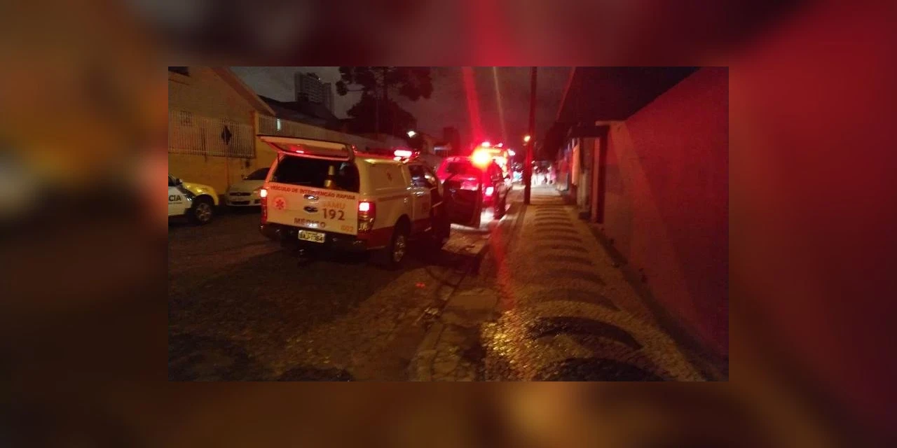Homem tenta impedir roubo e acaba esfaqueado em PG
