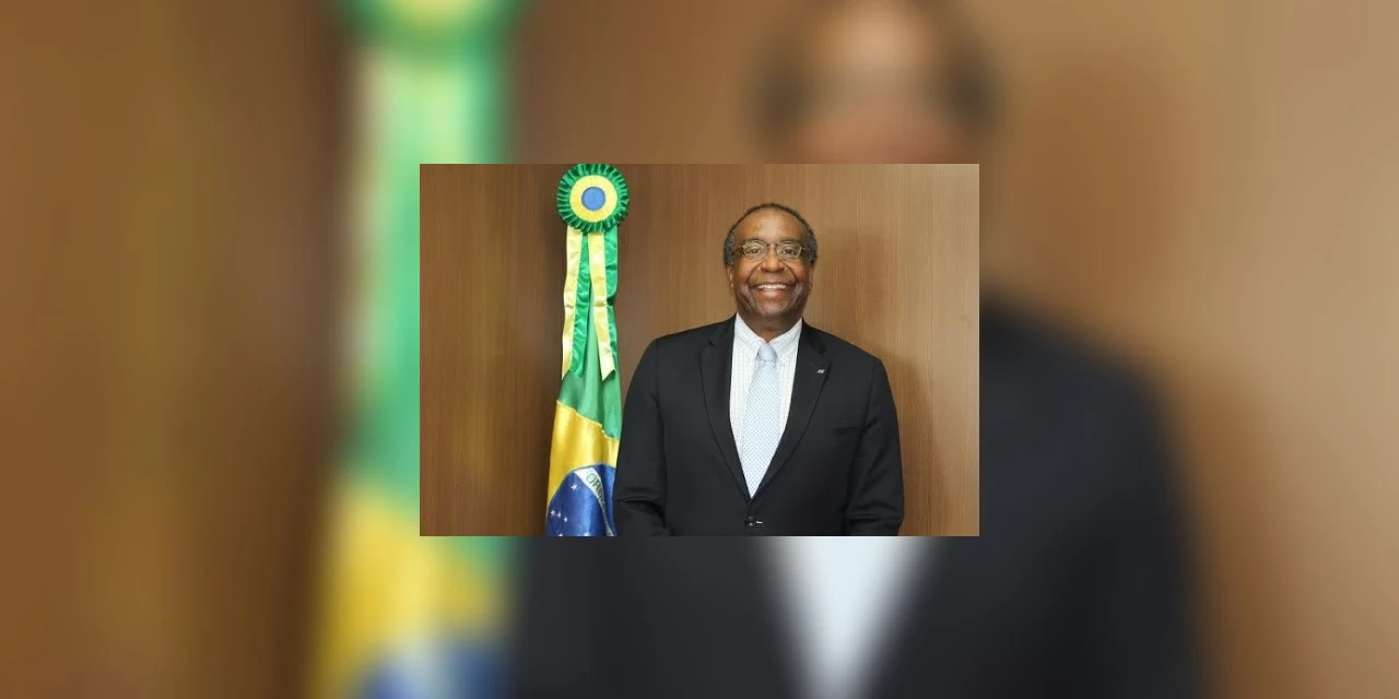 Carlos Alberto Decotelli confirma saída do Ministério da Educação