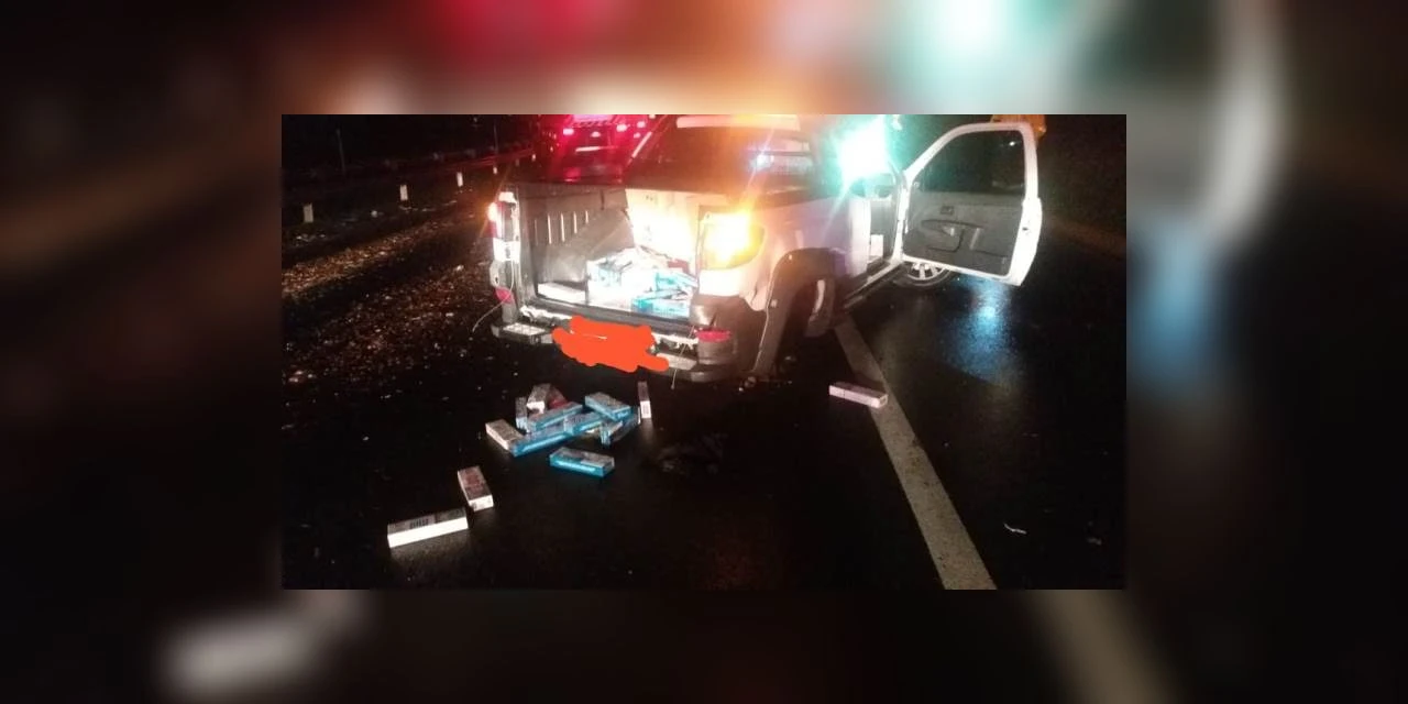 Veículo carregado com cigarros do Paraguai sofre acidente na BR-376 em Tibagi